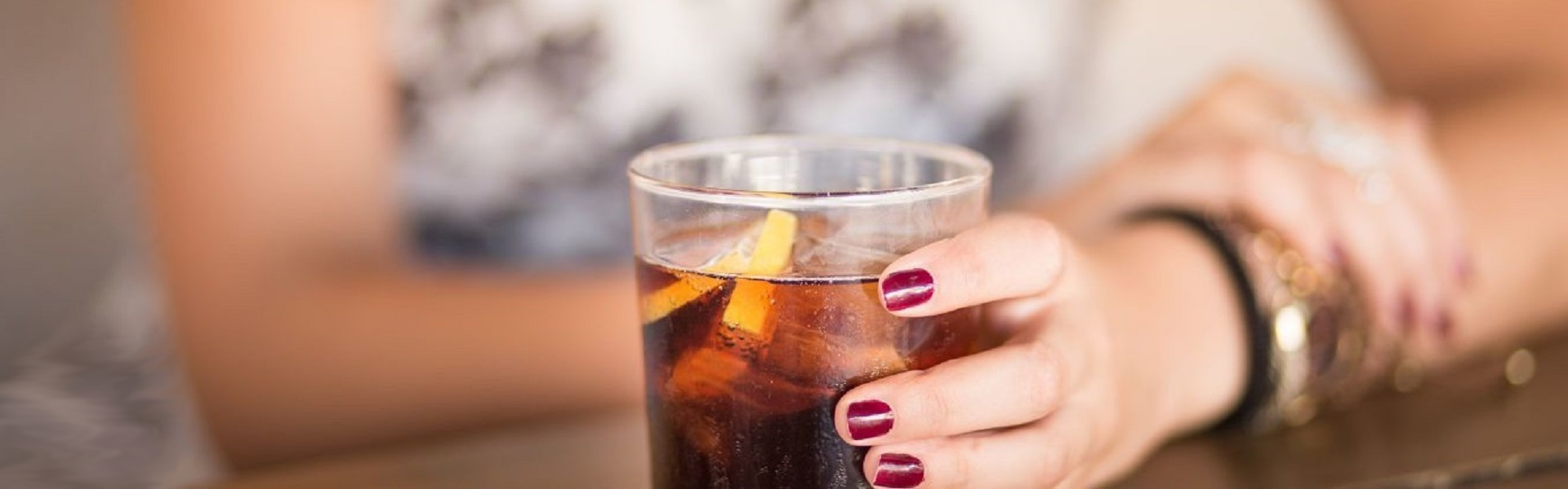 Женский алкоголизм не лечится — правда или нет?