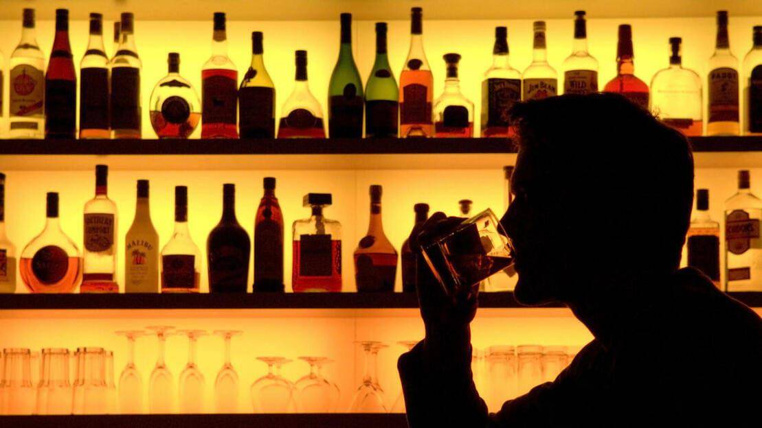 Физиологические и психологические аспекты алкоголизма: как развивается зависимость